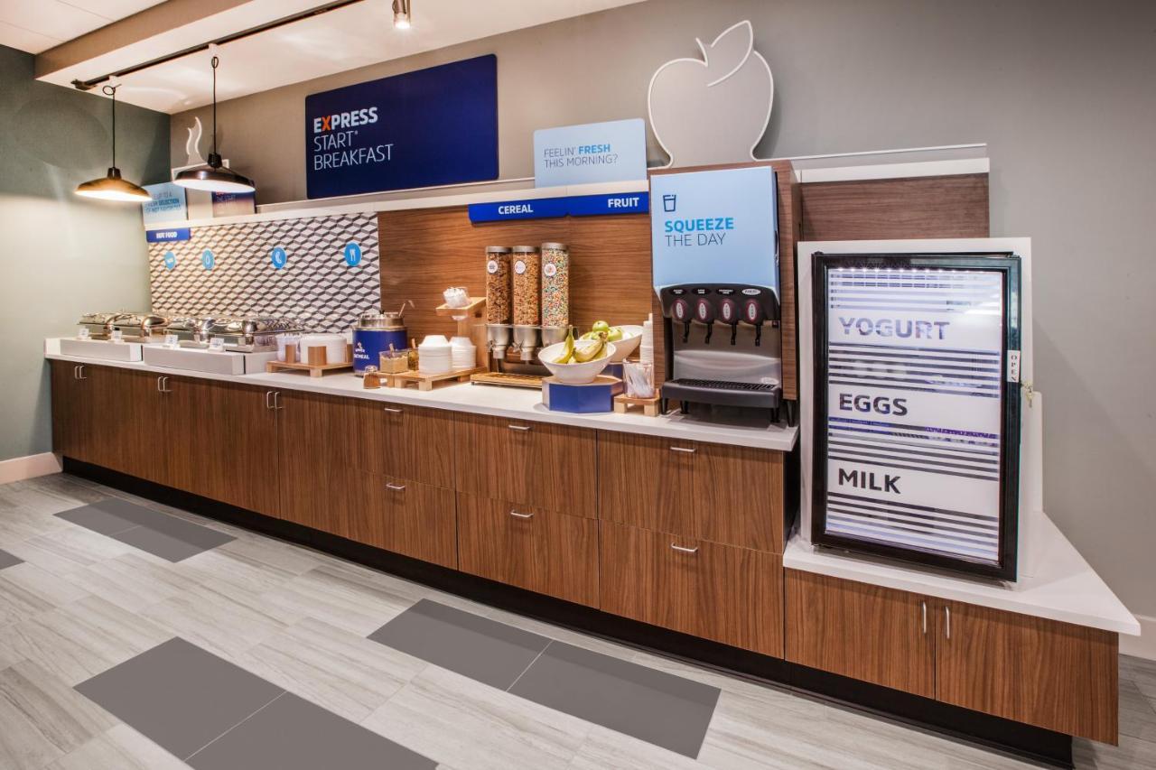 Holiday Inn Express - Blair By Ihg エクステリア 写真
